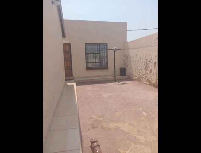 7 BEDROOM HOUSE FOR SALE IN TEMBISA CENTRAL